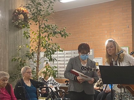 Frau Frieda Mathis (St. Gallus) vor ihrer nachhaltigen Predigt